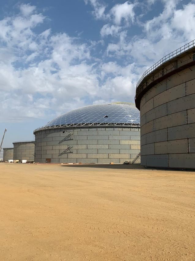 Completed aluminum geodesic dome on a large-diameter storage tank