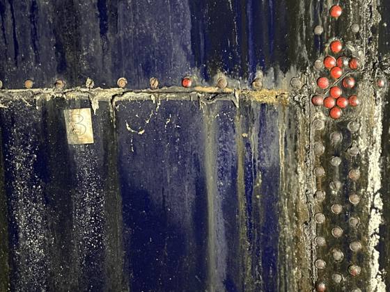 Interior corrosion along a horizontal seam in the vapor zone